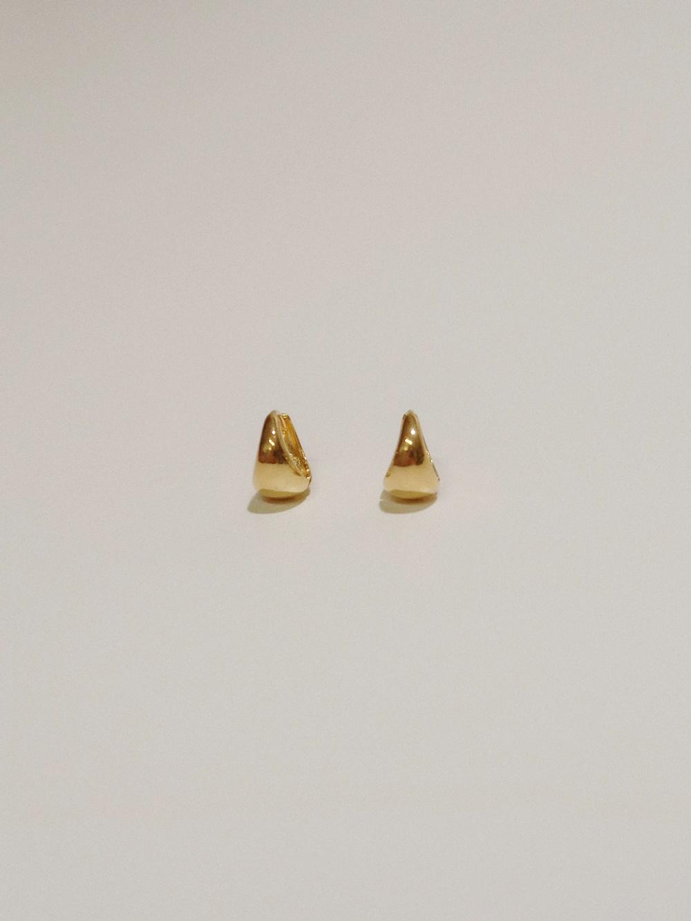 Tiny Drop earrings Gold