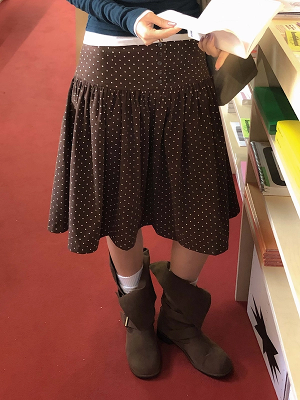 웬디 도트 버튼 미디스커트