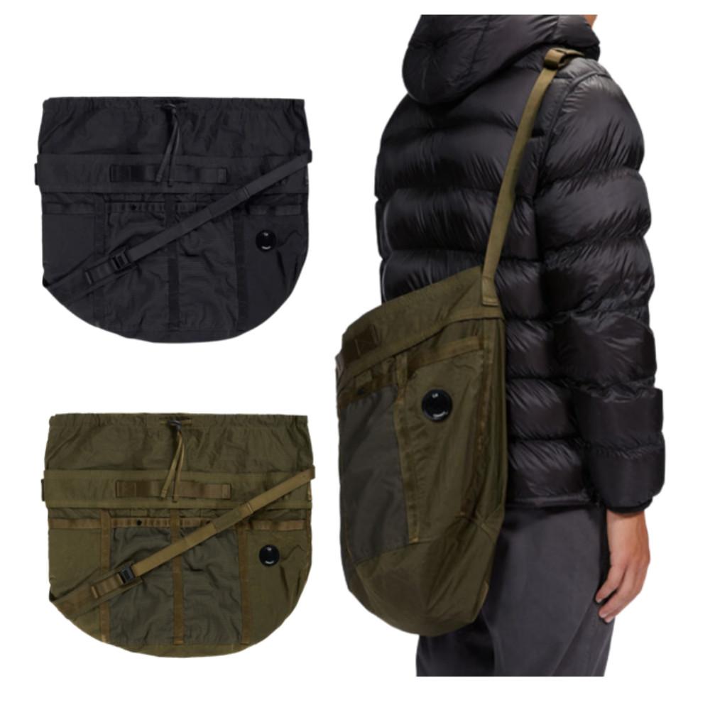 CP컴퍼니 크로스백 렌즈 로고 패치 22FW 메신저백 가방