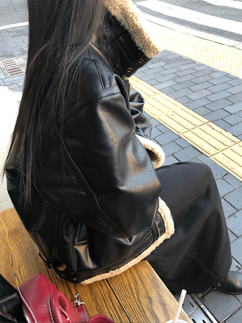 fur overfit mustang (2color) - black