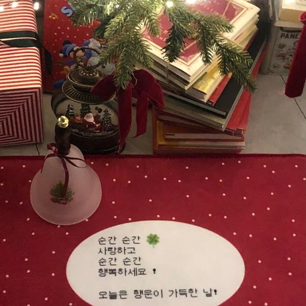 [바로배송/한정판매] 순간순간 사랑하고 행복하세요 러그(레드)