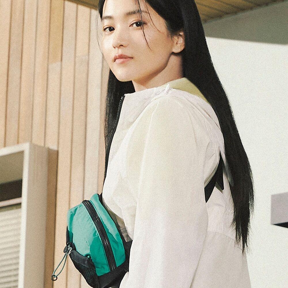 남녀공용 미니 힙색_QEBDX23203GRE