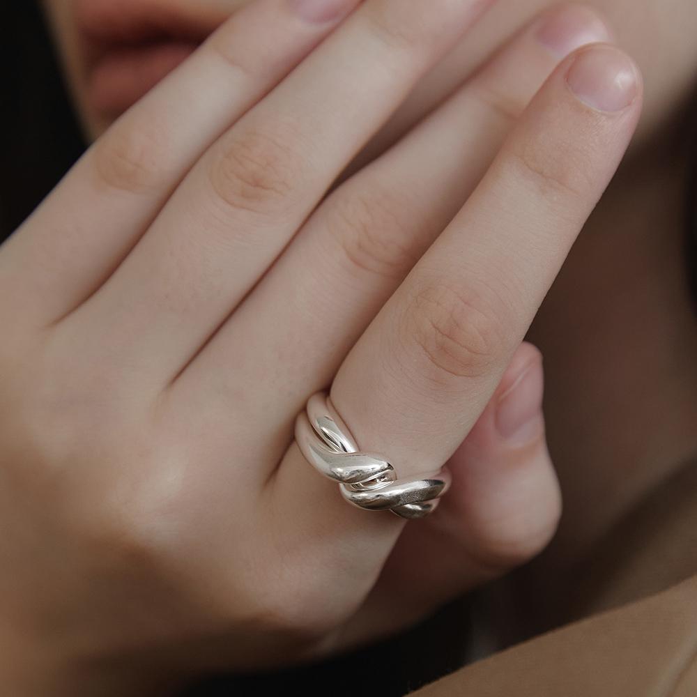 [벤 착용] 크로스 트위스트 링 CR0454