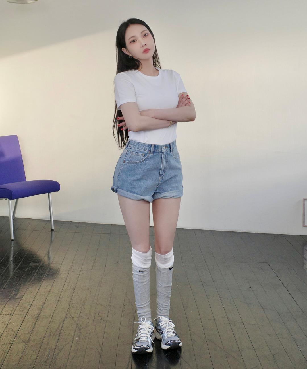 스파오 [앨리스펑크 PICK] [코튼스판] 세미 크롭 슬림 반팔티_SPRWF25G01