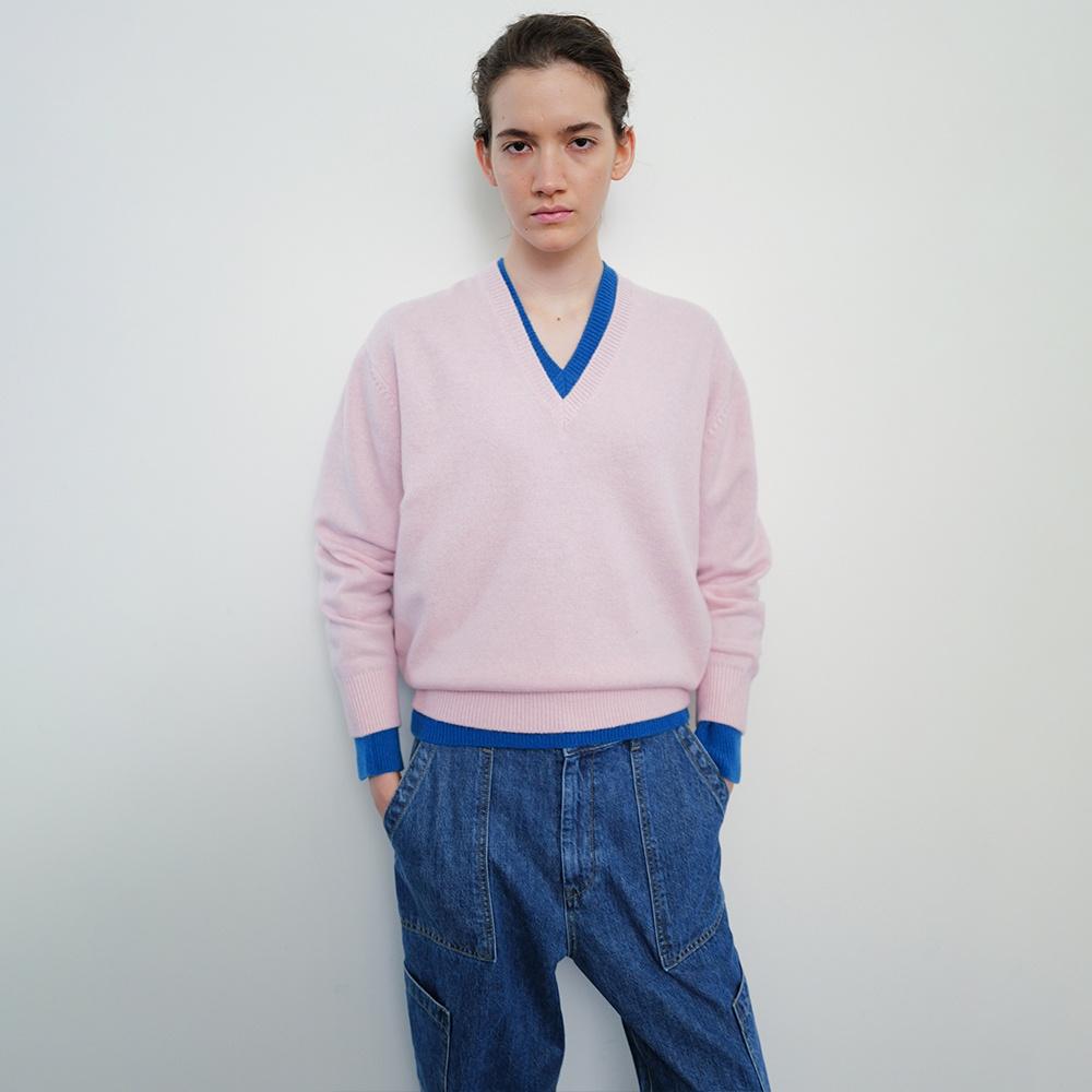 15 Deep V-Neck Knit in Pink