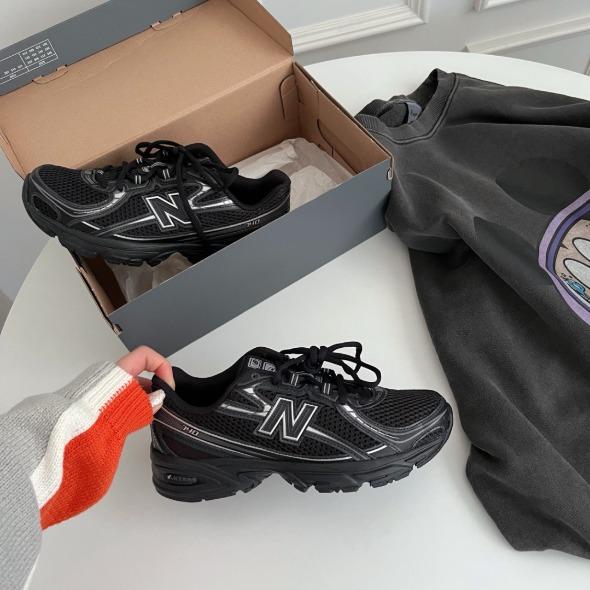 [해외]뉴발란스 빅키즈 740 블랙 실버 메탈릭 GR740BM