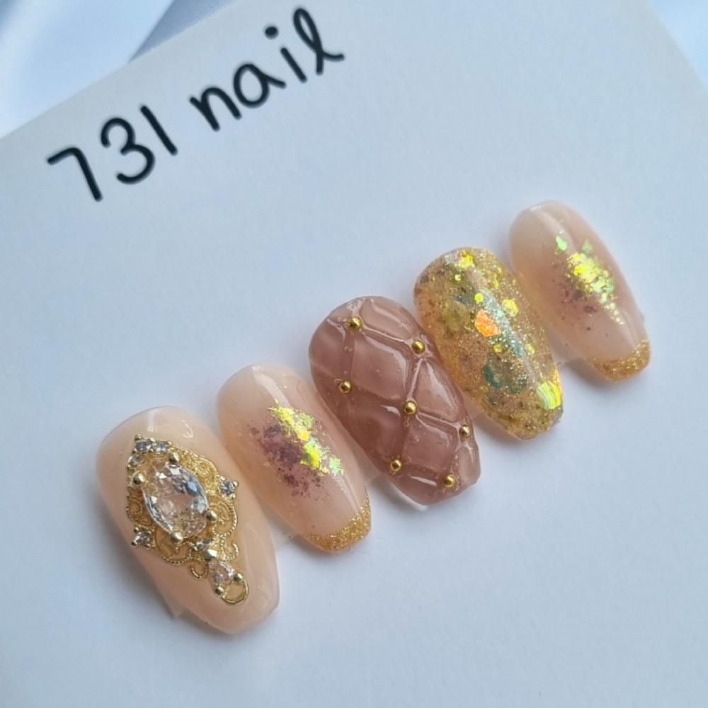 엠보 브로치 수제 네일팁 데일리 네일아트 셀프네일 가을네일 치크네일 엠보네일 글리터네일 화려한네일