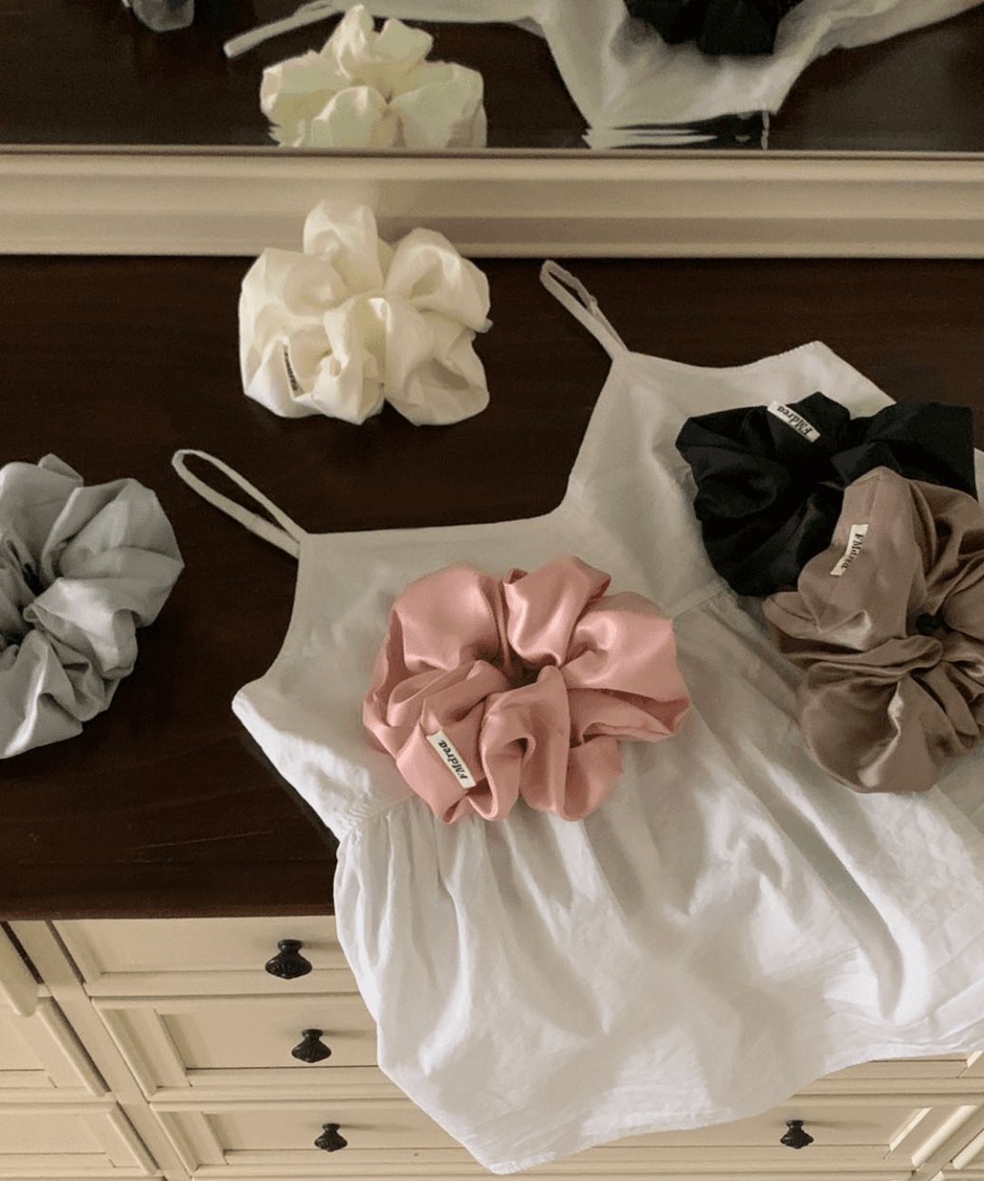 샤콘 [MD추천/후기극찬✨/1+1할인] 멜로 빅 새틴 스크런치 5color / 헤어슈슈 머리끈 빅사이즈 왕 곱창밴드