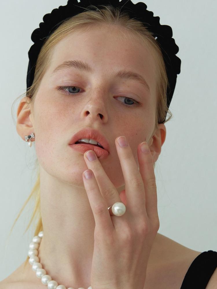 Soft Big Pearl Ring