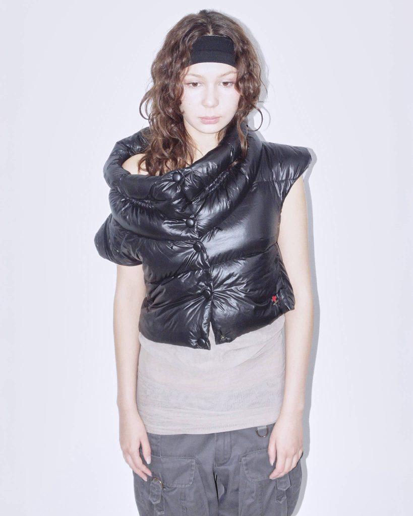 CROPPED BUTTON-UP PUFFER VEST - Anemonia