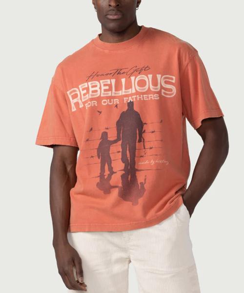 (M) 리벨리어스 포 아워 파더스 티셔츠 브릭 REBELLIOUS FOR OUR FATHERS SS TEE BRICK