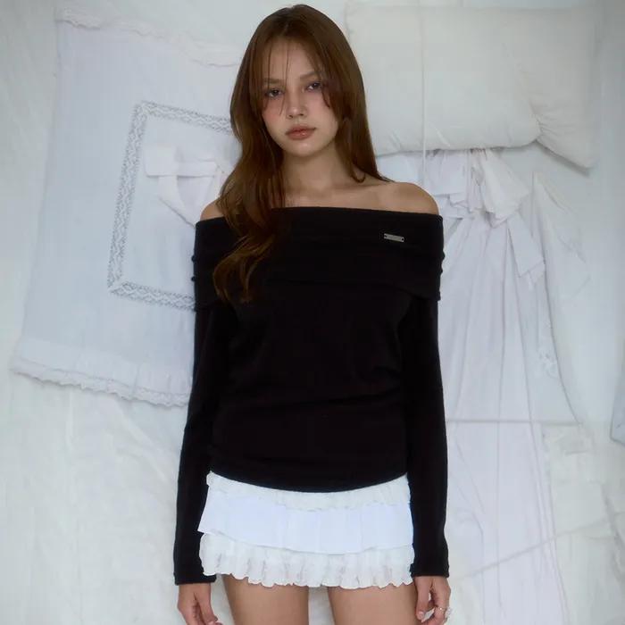 Wool Off Shoulder Knit [Black]