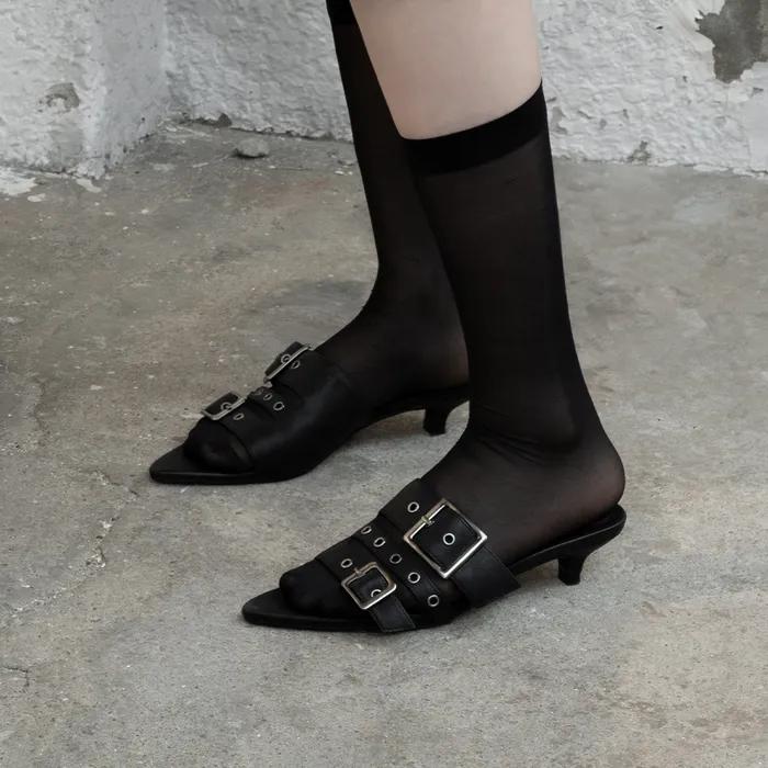 r. 907  three belted heels  /  black