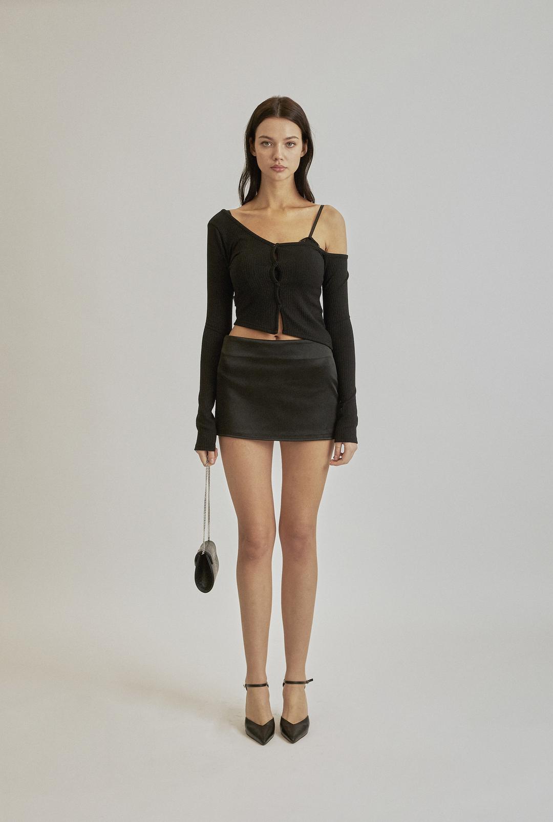 One-shoulder button tee