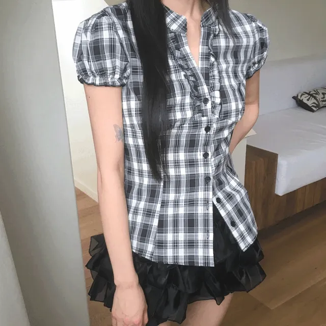 디번 브이넥 체크 프릴 블라우스
