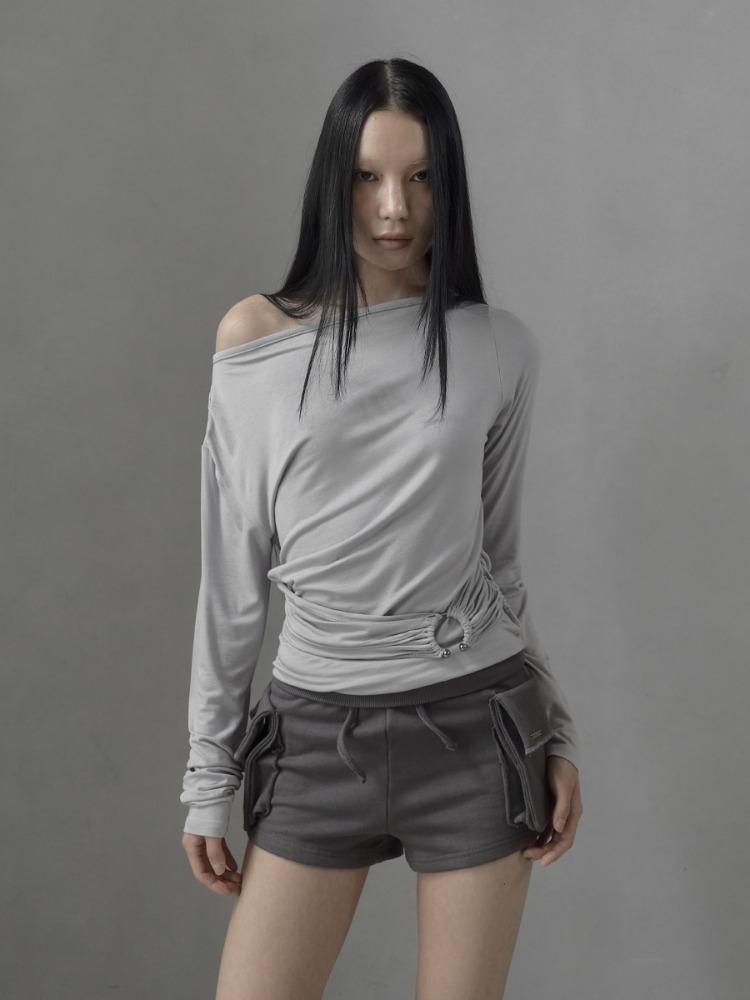 [mnem] Ring Panel Boat Neck Top (gray)