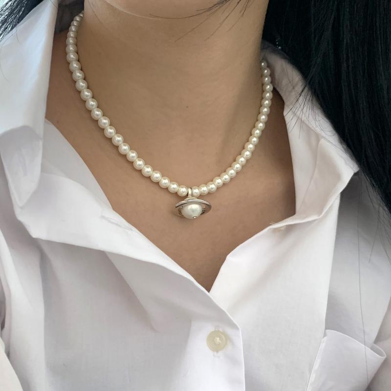 Saturn pearl necklace