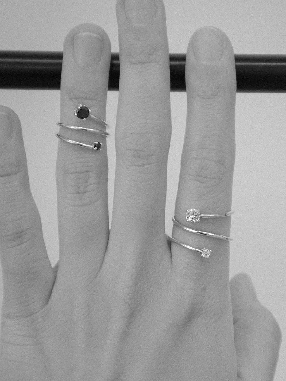 Line Arc Ring_White, Black
