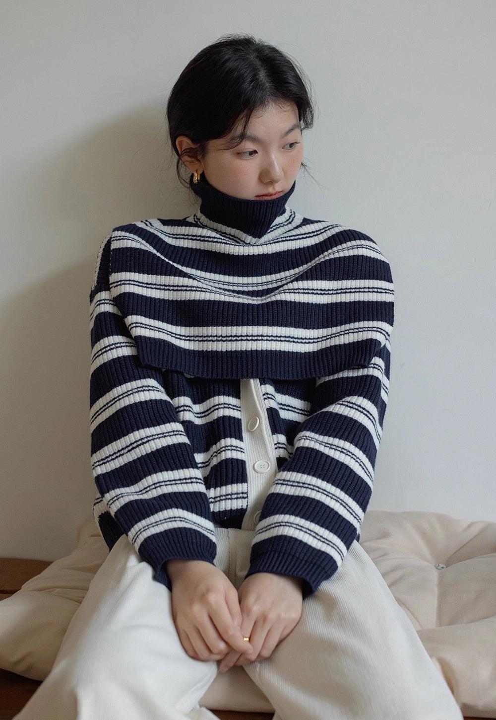 Striped Ribbed Urtleneck Sweater