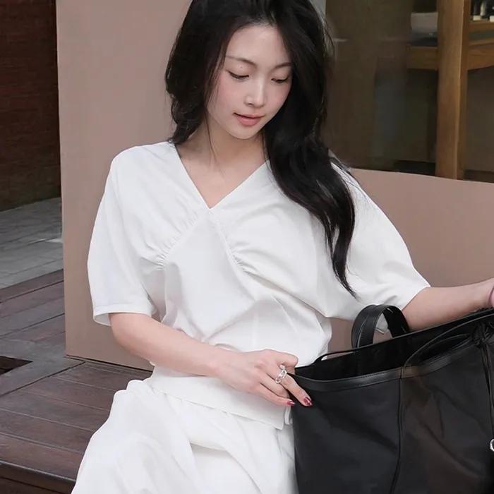 [주이비 착용] ANN LINE SHIRRING TOP (IVORY)