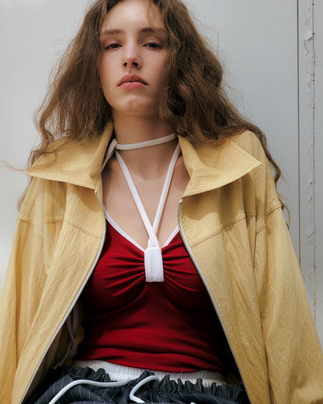 RIBBON SHIRRING POINT SLEEVELESS HALTER TOP