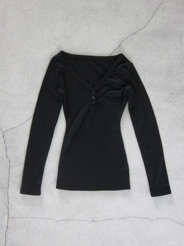 v slim button t -shirt