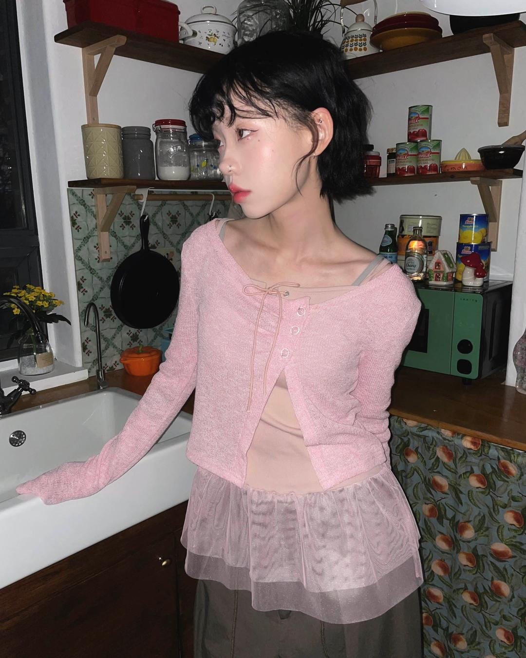 도우치도우치 (3color) 미니 셔링 언밸런스 슬릿 크롭 가디건