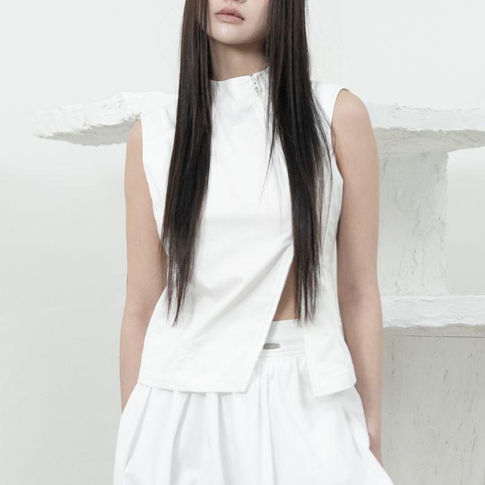 CURVED ZIPPER VEST WHITE