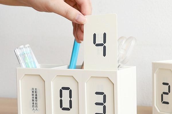 작심수능 디데이 만년달력 데스크 캘린더 3칸 펜홀더