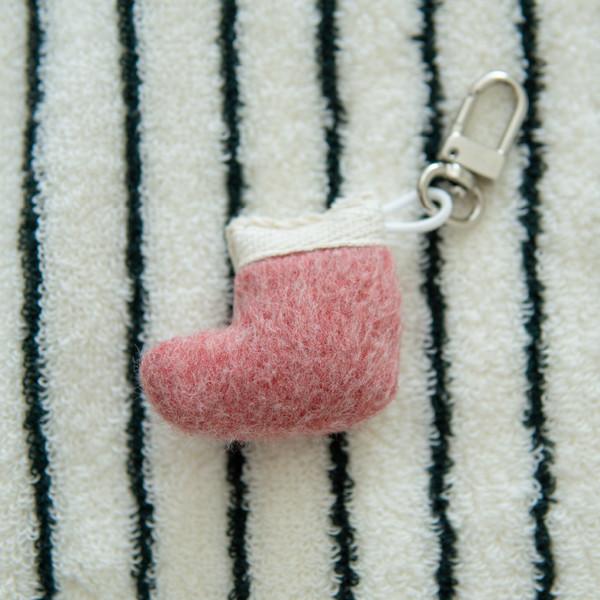 Winter boots keyring (포스터 증정)