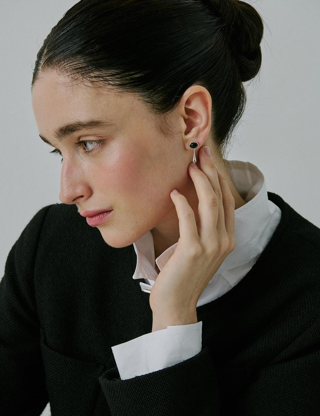 Audrey Stone Earrings In Onyx