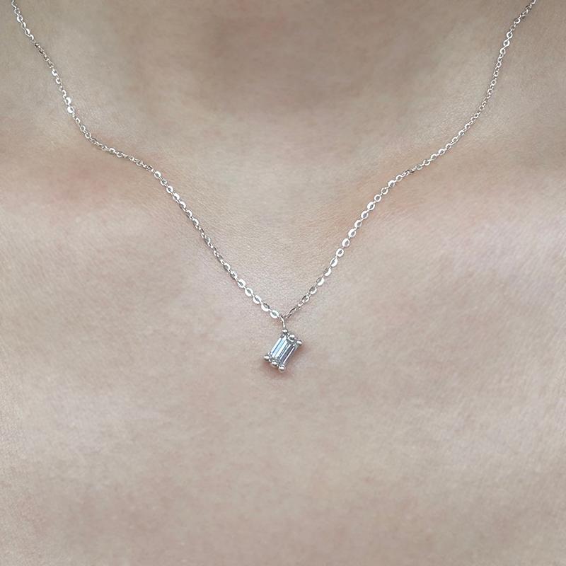 Hanging moissanite necklace