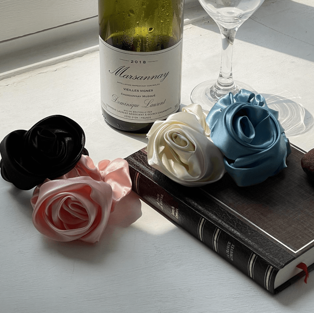 Carry barrette🥚Satin Rose Scrunch