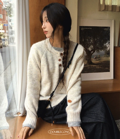 [여리핏/소매패치🤎]버터바 보카시 버튼 패치 라운드 헨리넥 울 니트(4colors)