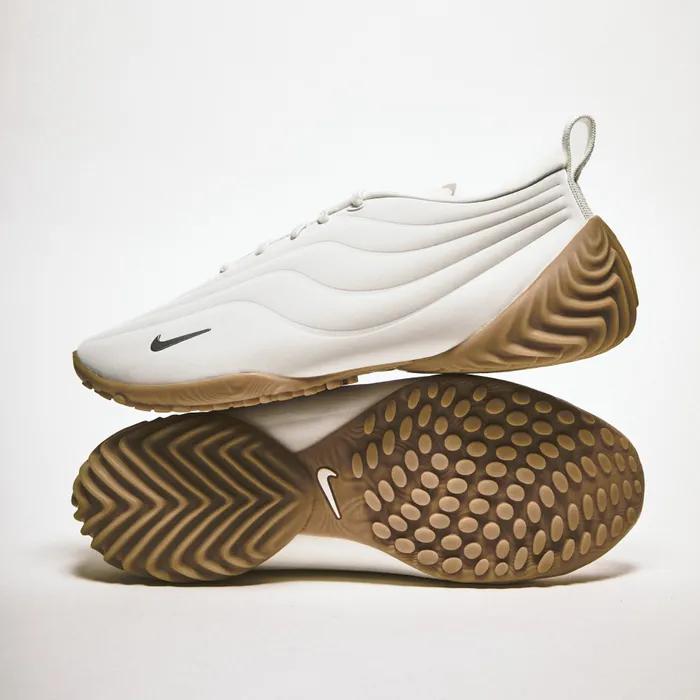 아스트라 울트라 W - 세일:검 라이트 브라운:메탈릭 실버 / FZ5778-101