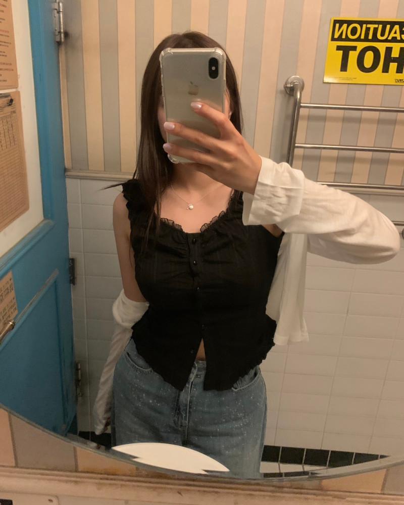 세리 프릴 레이스 나시 블라우스 (2 color)