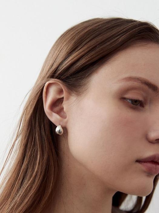 Comma earring