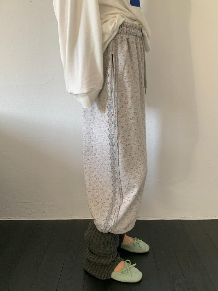 블루밍피그 타라바이모션 플로랄 레이스 팬츠 플라워 프린팅 와이드바지