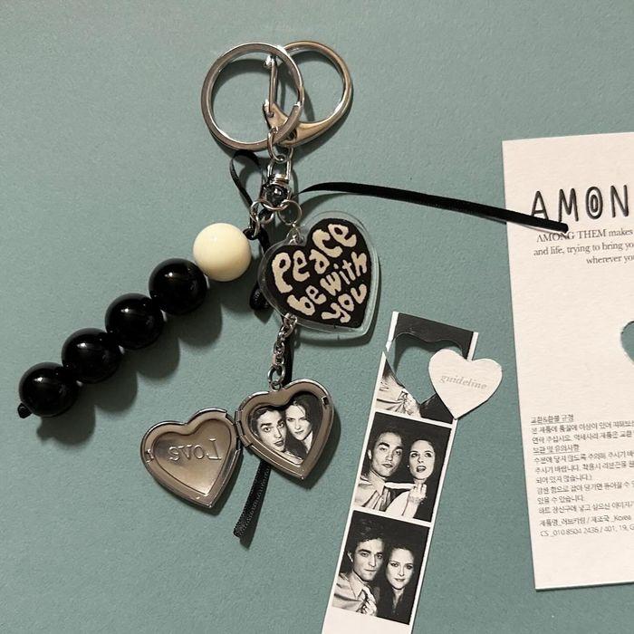 [14차 재입고] LOVE PHOTO KEYRING- BLACK HEART(러브 포토 키링)