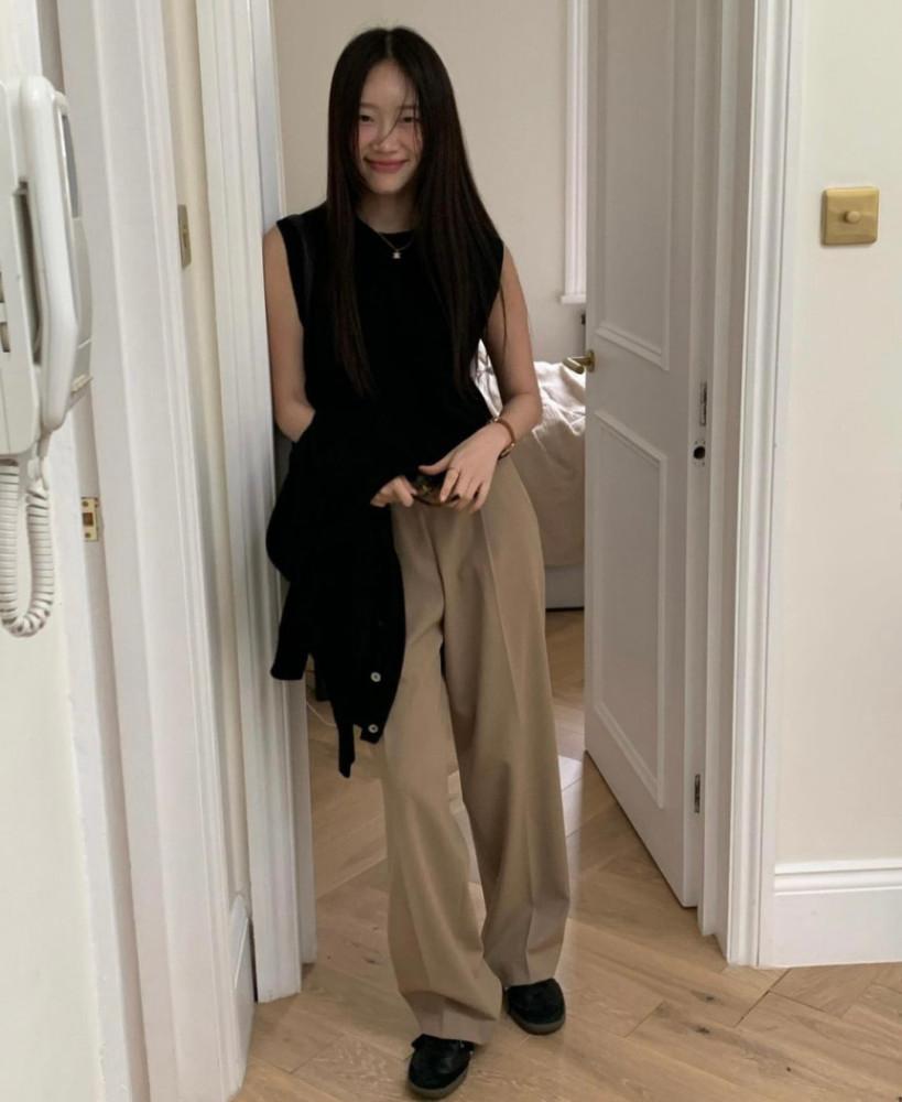 특가세일 베이지S당일 24SS jinsim 진심 로키타 팬츠 핀턱 일자 와이드 슬랙스 원턱 바지 정장바지  / 달리언니