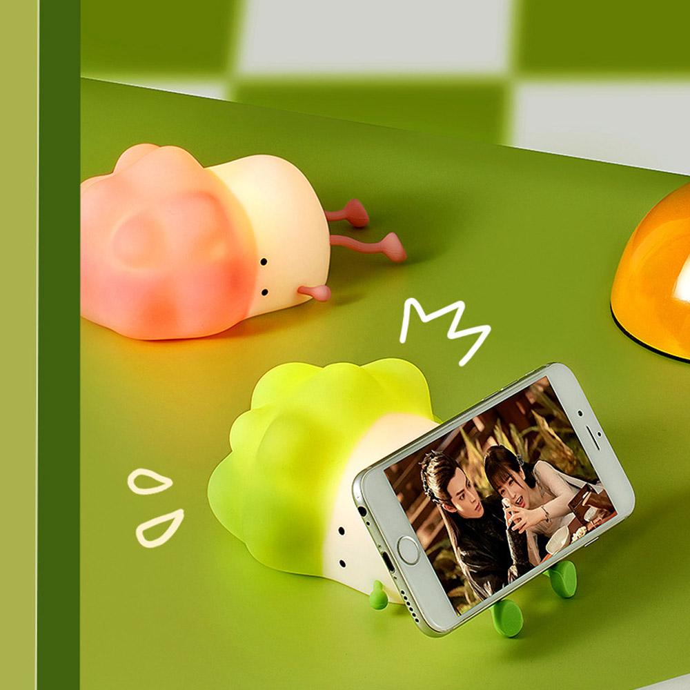 '눕는게 제일 좋아' 배추 실리콘 무선 무드등 휴대폰 거치대 [충전식/밝기조절/타이머]