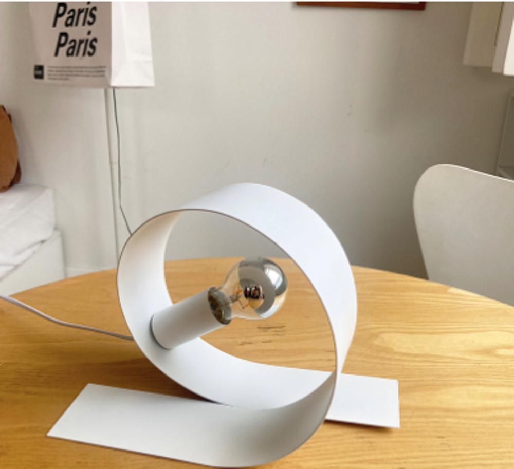 테이블램프 바우하우스 오마주 조명 무드등 수면등 독특한 디자인 조명 힙한 카페 인테리어