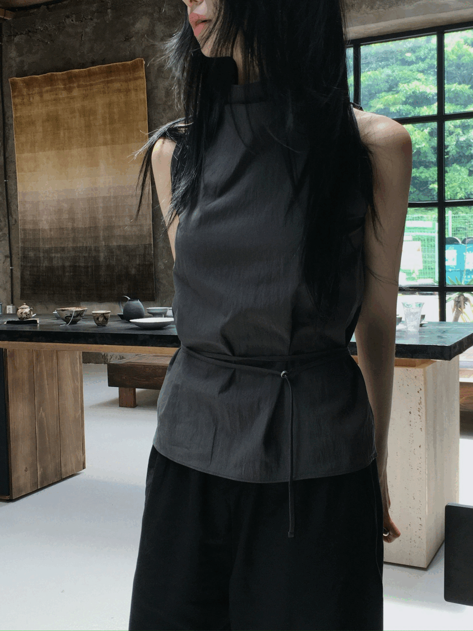 half-neck belt sleeveless blouse (2colors)