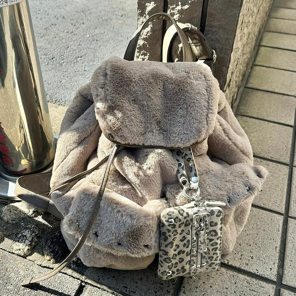 POM POM FUR BACKPACK IN MOCHA