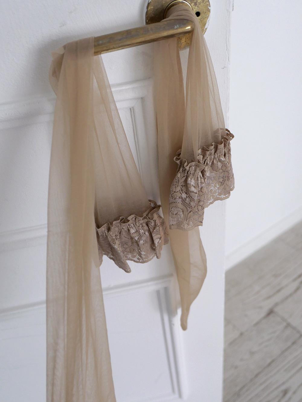 sheer lace knee socks (skin)