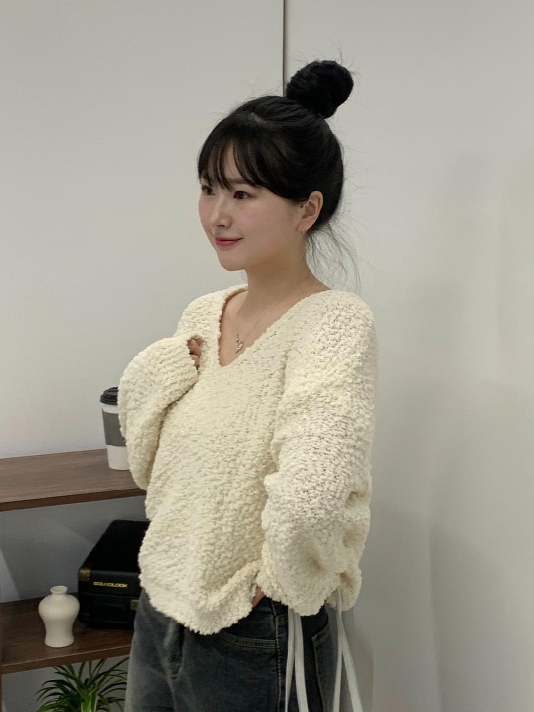 몽글 브이넥 세미크롭 니트(2color)