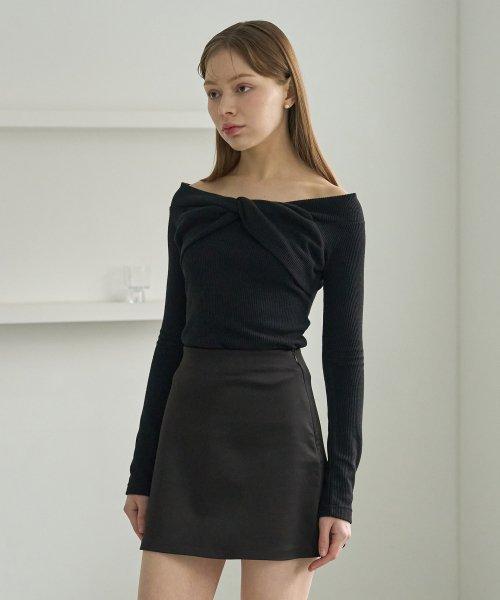 꼬임 오프숄더 롱슬리브 (블랙)