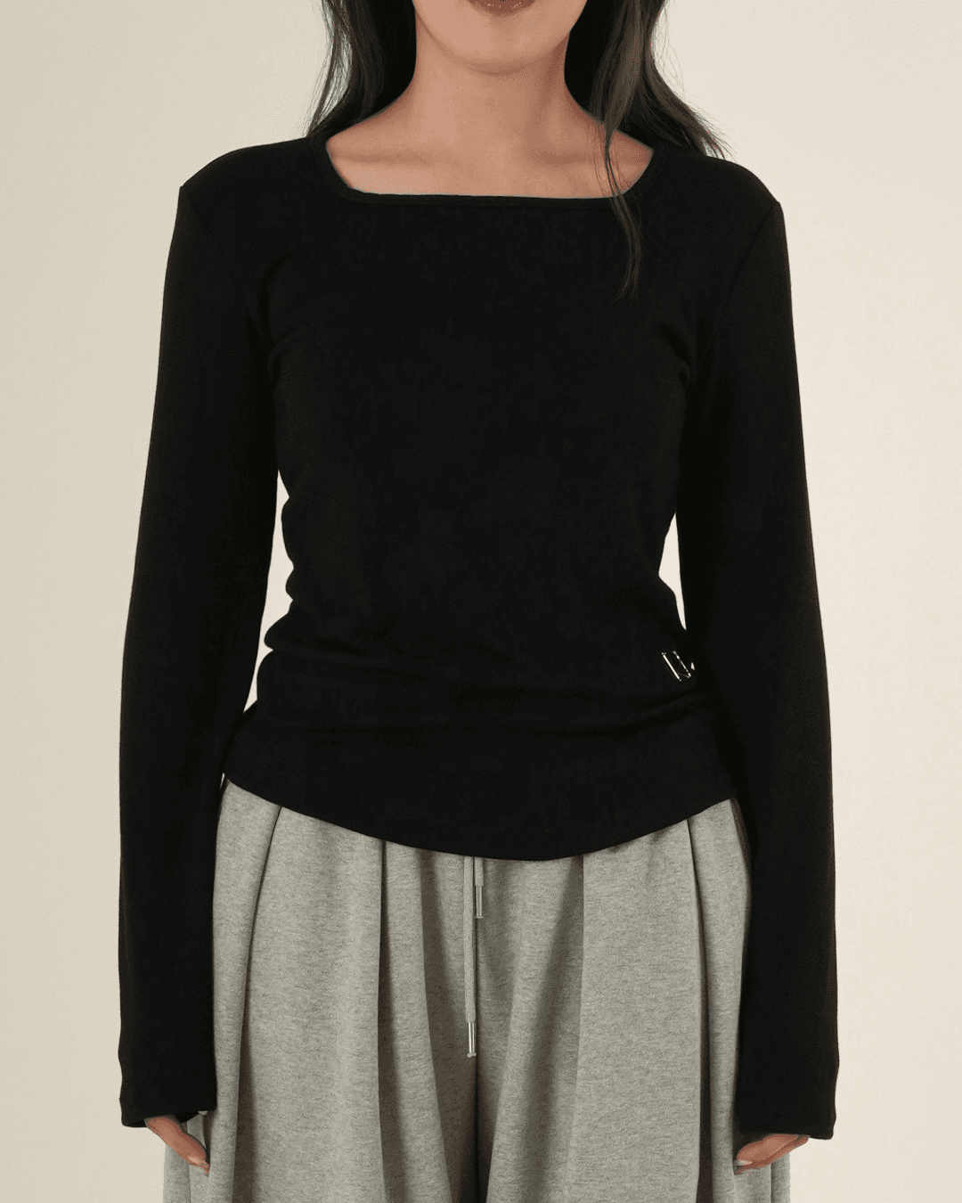 소프트 스퀘어넥 티셔츠 - BLACK