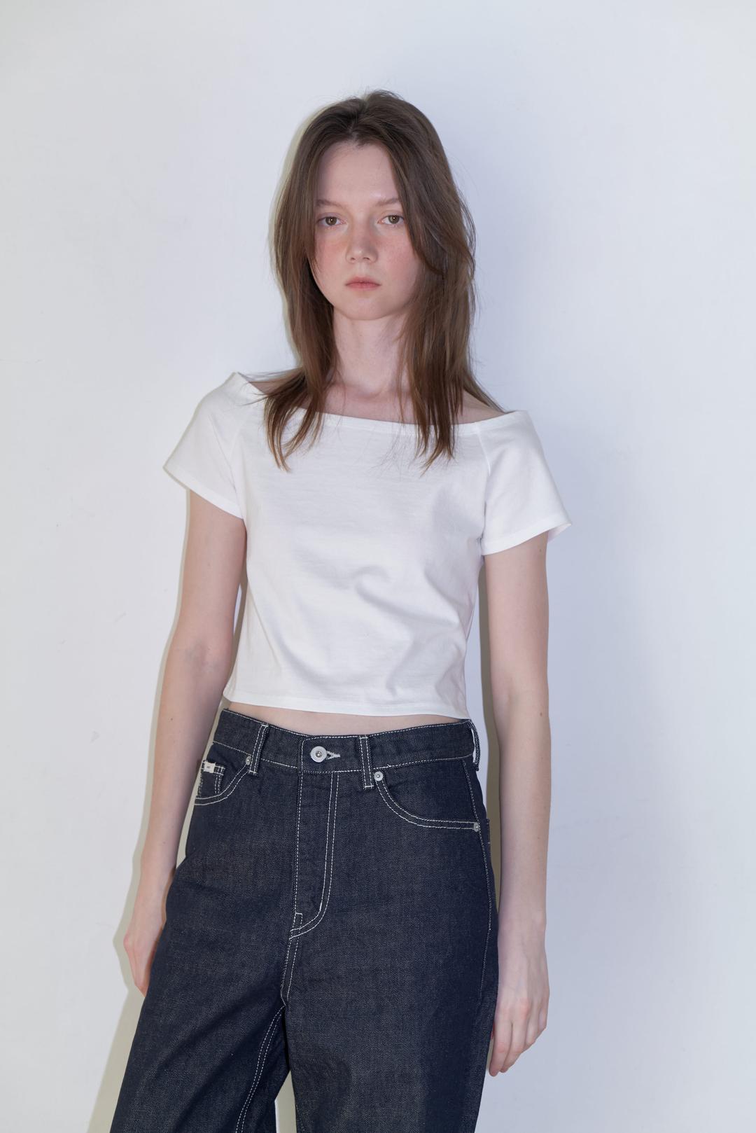 Off-shoulder T-shirt - White