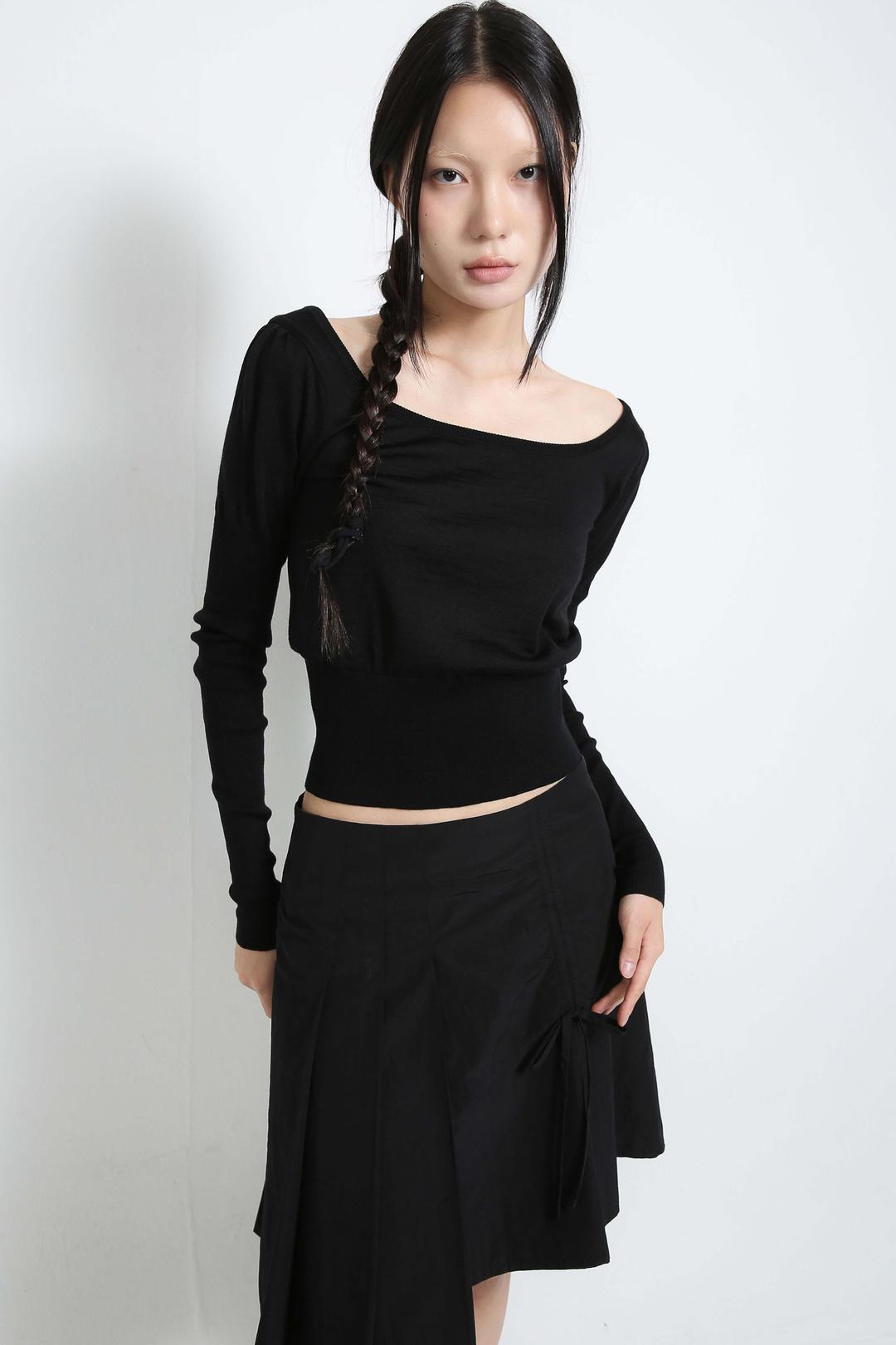 퍼프 슬리브 스퀘어넥 니트 (블랙) | 루앱